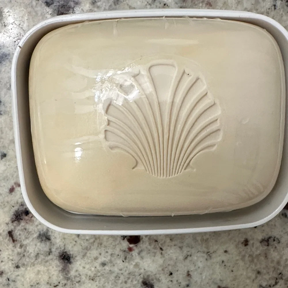 Estee Lauder White Linen Perfumed Soap and Decorative Soapdish - Picture 2 of 7